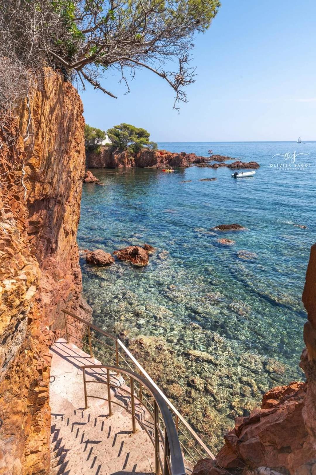 Petit Paradis Vue Mer- Plage Et Calanques A 3 Mn Saint-Raphaël Kültér fotó